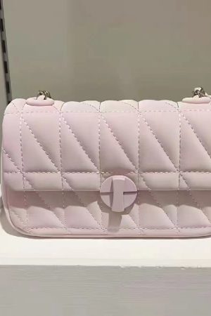 2023 Niche Design Single-Shoulder Chain Crossbody Bag for Women - High-End Quilted Casual Underarm Purse