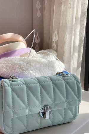 2023 Niche Design Single-Shoulder Chain Crossbody Bag for Women - High-End Quilted Casual Underarm Purse