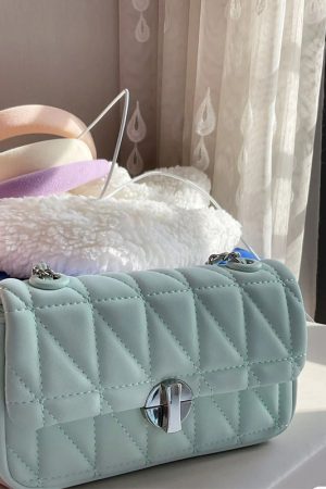 2023 Niche Design Single-Shoulder Chain Crossbody Bag for Women - High-End Quilted Casual Underarm Purse