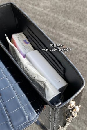 2023 Women's Crocodile Pattern Tote Bag - Small Square Handbag, Versatile Shoulder Crossbody Style, Trendy and Fashionable