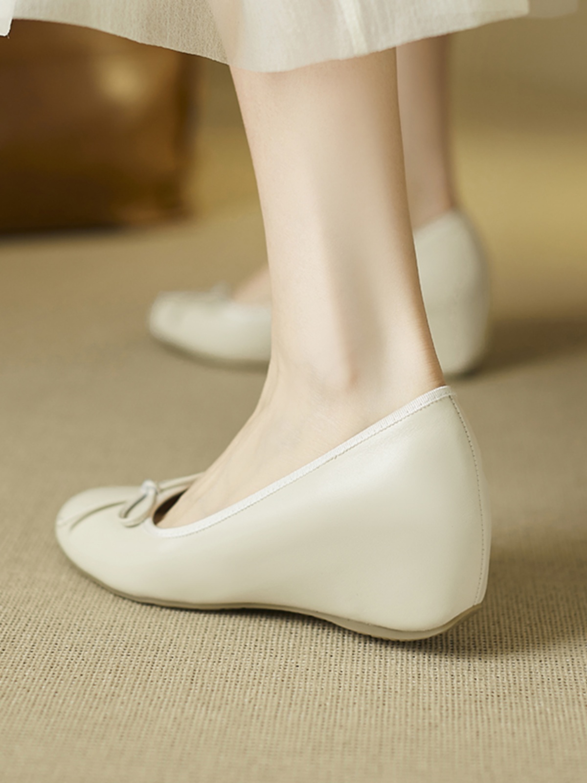 2025 New Spring Summer Women's Red Wedge Heels - First Layer Cowhide, Height-Increasing Shallow Mouth Design 2025 New Spring Summer Women's Red Wedge Heels - First Layer Cowhide, Height-Increasing Shallow Mouth Design