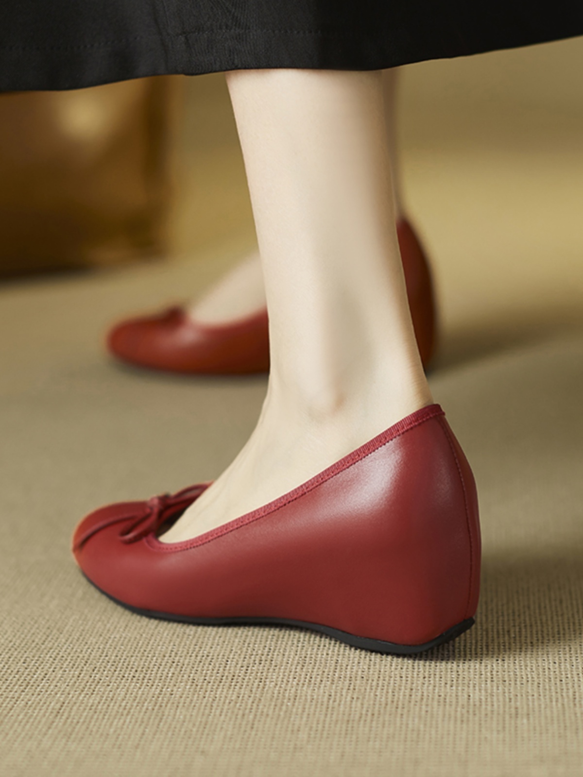 2025 New Spring Summer Women's Red Wedge Heels - First Layer Cowhide, Height-Increasing Shallow Mouth Design 2025 New Spring Summer Women's Red Wedge Heels - First Layer Cowhide, Height-Increasing Shallow Mouth Design