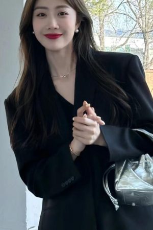 2025 Spring Oversized Black Blazer for Women, Casual Loose Fit Slimming Suit, Trendy High-End Jacket