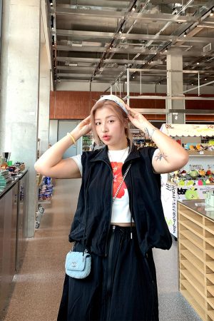 2025 Summer Fashion Versatile Stand Collar Vest for Women - Loose Slimming Sleeveless Top, Perfect for Y2K and Casual Looks