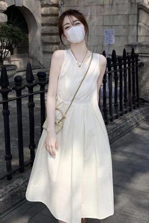 2025 Summer French Romantic Waist-Defined Sleeveless Fairy Long Dress for Petite Sizes - Elegant White Floral Style