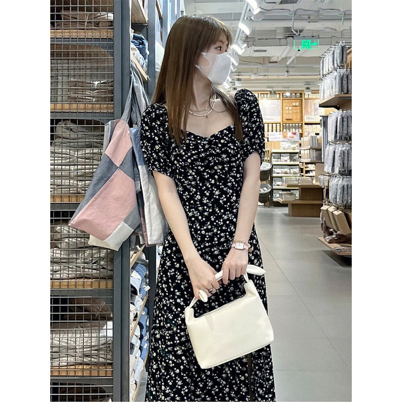 2025 Summer Women's Black Floral Dress with French Square Neck, Split Waist, Slimming Long Design, Perfect for Tea Breaks 2025 Summer Women's Black Floral Dress with French Square Neck, Split Waist, Slimming Long Design, Perfect for Tea Breaks