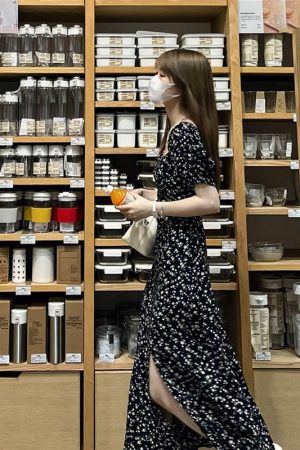 2025 Summer Women's Black Floral Dress with French Square Neck, Split Waist, Slimming Long Design, Perfect for Tea Breaks