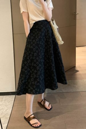 3D Relief Floral Umbrella Skirt with Pockets, High-Waisted A-Line, Vintage Black and White, Women's Spring Summer Fashion