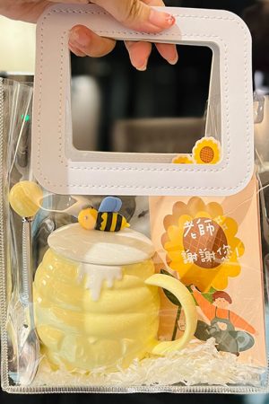 Adorable Bee Ceramic Mug with Lid & Spoon, Cute Coffee Cup for Girls, Perfect Birthday Gift for Best Friends