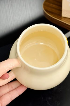Adorable Yellow Duck Ceramic Mug with Lid – Cute Fun Water Cup for Girls, Perfect Gift for Animal Lovers and Home Decor