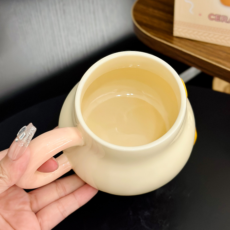 Adorable Yellow Duck Ceramic Mug with Lid – Cute Fun Water Cup for Girls, Perfect Gift for Animal Lovers and Home Decor Adorable Yellow Duck Ceramic Mug with Lid – Cute Fun Water Cup for Girls, Perfect Gift for Animal Lovers and Home Decor