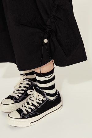 American Retro Black A-Line Half Skirt for Women, Summer Asymmetric Drawstring Design, Hip-Covering Umbrella Style