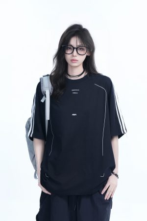 American Retro Black Short-Sleeve T-Shirt for Women â€“ Loose Fit, Summer Casual Tee with Trendy Graphic Design