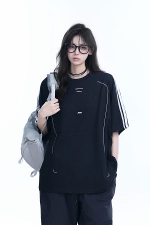 American Retro Black Short-Sleeve T-Shirt for Women â€“ Loose Fit, Summer Casual Tee with Trendy Graphic Design