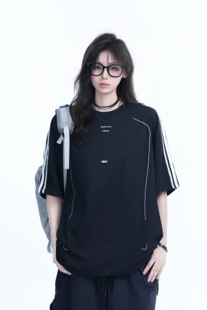 American Retro Black Short-Sleeve T-Shirt for Women â€“ Loose Fit, Summer Casual Tee with Trendy Graphic Design