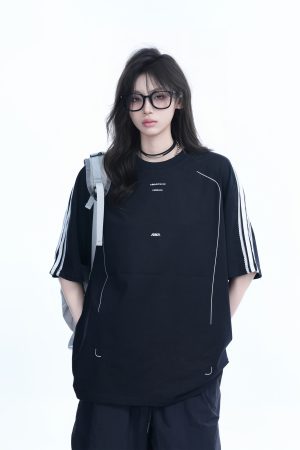 American Retro Black Short-Sleeve T-Shirt for Women â€“ Loose Fit, Summer Casual Tee with Trendy Graphic Design