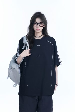 American Retro Black Short-Sleeve T-Shirt for Women â€“ Loose Fit, Summer Casual Tee with Trendy Graphic Design