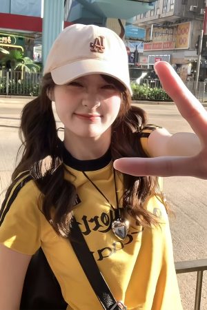 American Retro Color-Blocking Letter Print Short Sleeve T-Shirt for Women - Slim Fit Summer Top in Sweet and Spicy Style