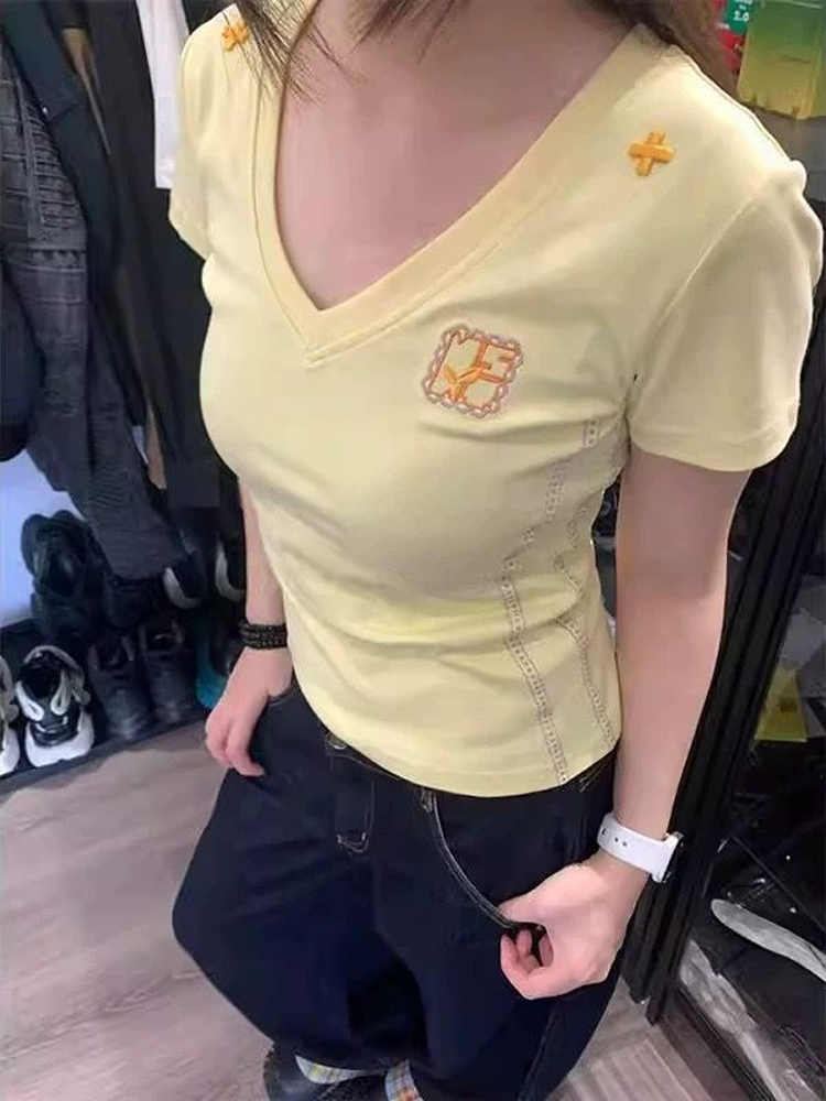 American Retro Embroidered V-Neck Short Sleeve T-Shirt for Women - Summer 2025 Slim Fit Cropped Top, Sexy Y2K Style American Retro Embroidered V-Neck Short Sleeve T-Shirt for Women - Summer 2025 Slim Fit Cropped Top, Sexy Y2K Style