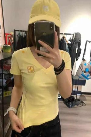 American Retro Embroidered V-Neck Short Sleeve T-Shirt for Women - Summer 2025 Slim Fit Cropped Top, Sexy Y2K Style