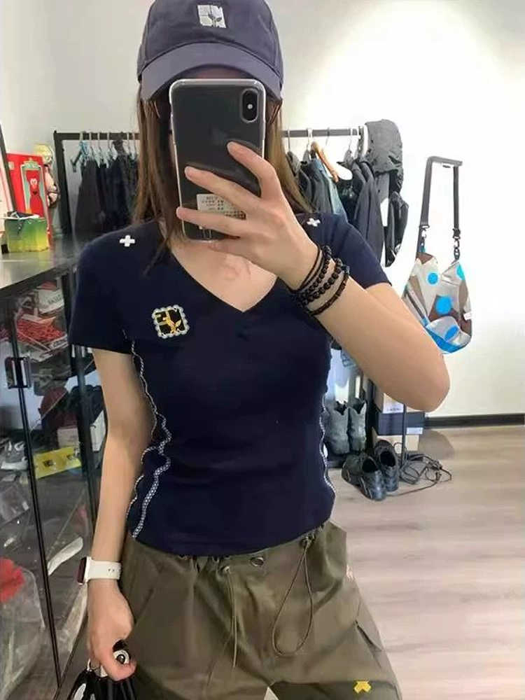 American Retro Embroidered V-Neck Short Sleeve T-Shirt for Women - Summer 2025 Slim Fit Cropped Top, Sexy Y2K Style American Retro Embroidered V-Neck Short Sleeve T-Shirt for Women - Summer 2025 Slim Fit Cropped Top, Sexy Y2K Style
