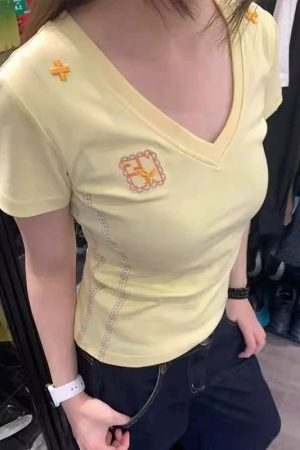 American Retro Embroidered V-Neck Short Sleeve T-Shirt for Women - Summer 2025 Slim Fit Cropped Top, Sexy Y2K Style