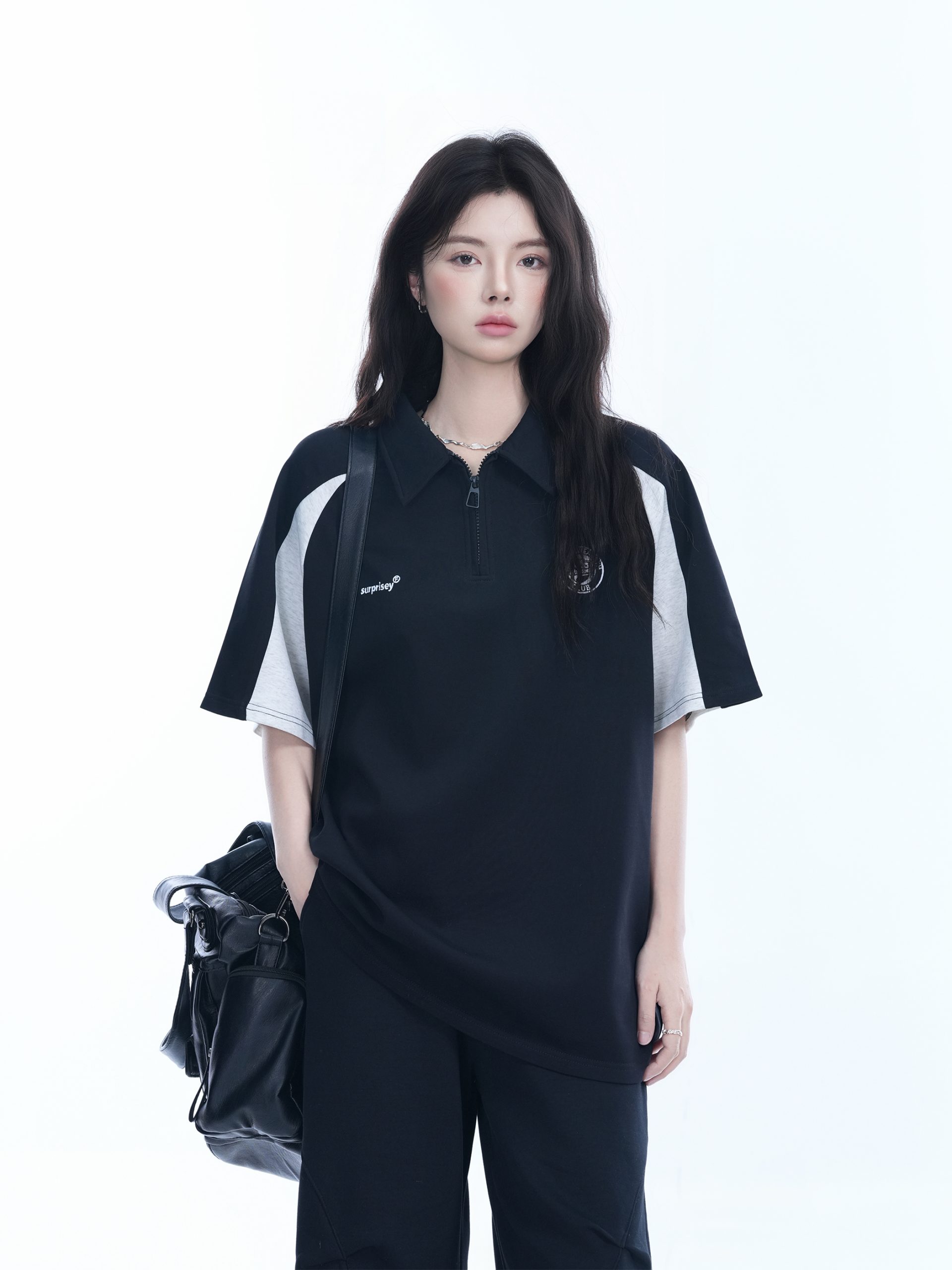 American Retro Half-Zip Collar Short-Sleeve T-Shirt for Women - Loose Fit Polo Style with Mountain-Inspired Graphic American Retro Half-Zip Collar Short-Sleeve T-Shirt for Women - Loose Fit Polo Style with Mountain-Inspired Graphic