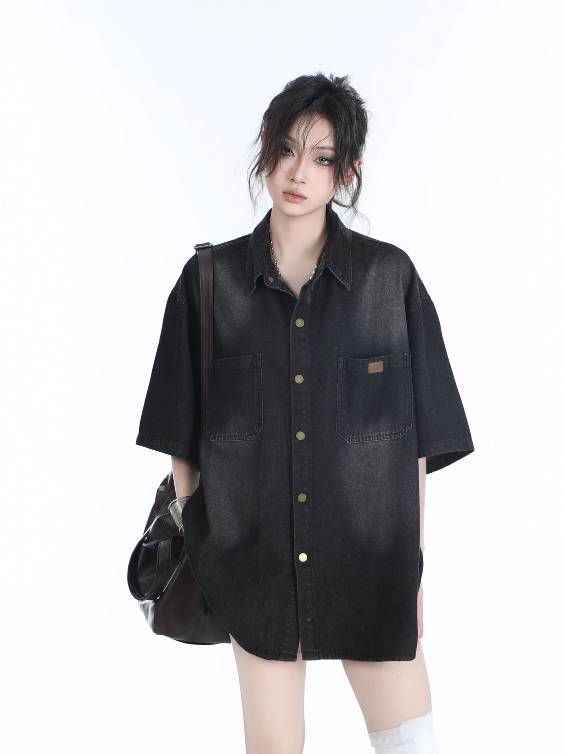 American Retro Heavy-Duty Washed Denim Short-Sleeve Shirt for Women, Unique Loose Fit, Casual Mountain-Inspired Style American Retro Heavy-Duty Washed Denim Short-Sleeve Shirt for Women, Unique Loose Fit, Casual Mountain-Inspired Style