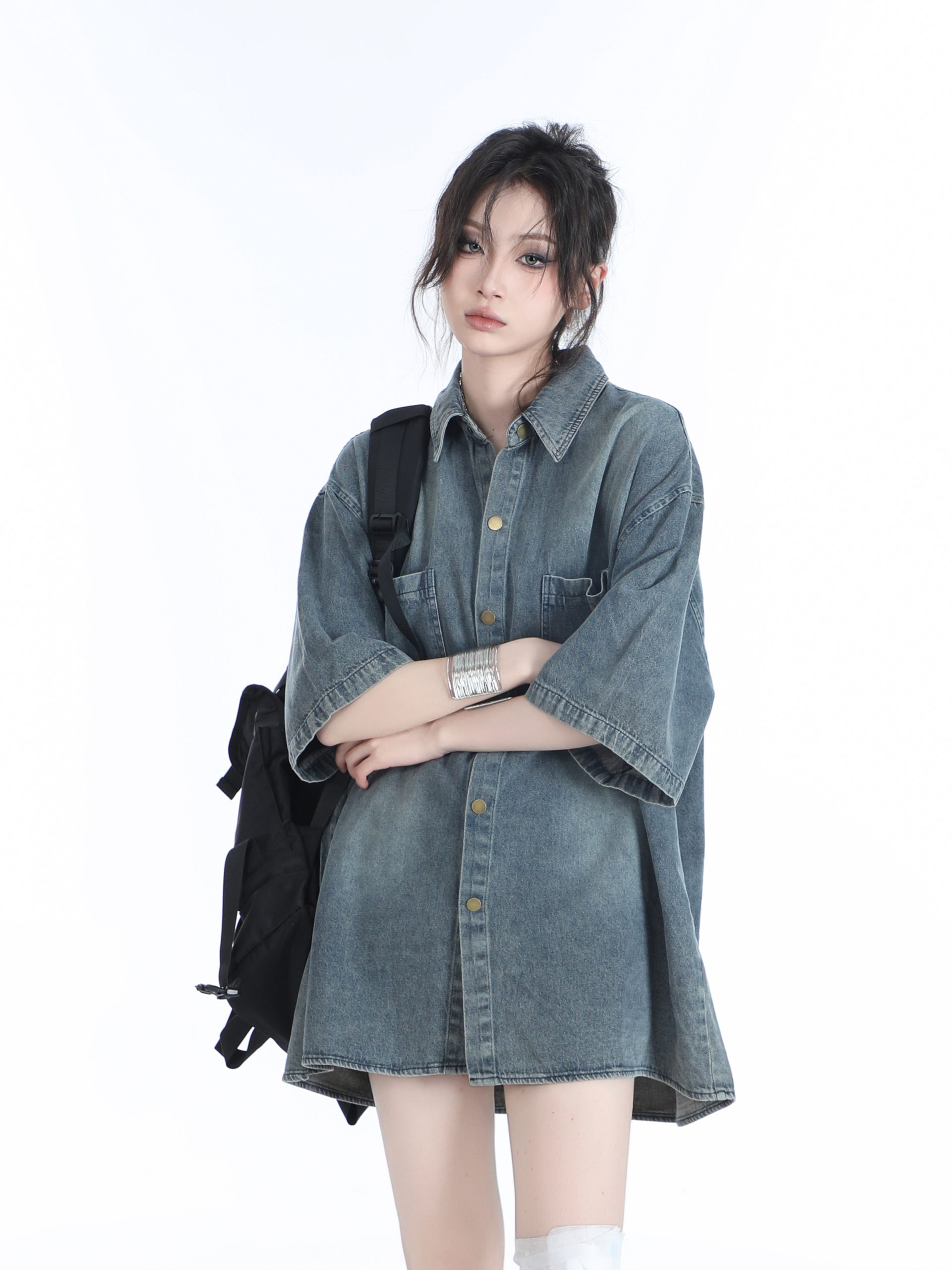 American Retro Heavy-Duty Washed Denim Short-Sleeve Shirt for Women, Unique Loose Fit, Casual Mountain-Inspired Style American Retro Heavy-Duty Washed Denim Short-Sleeve Shirt for Women, Unique Loose Fit, Casual Mountain-Inspired Style