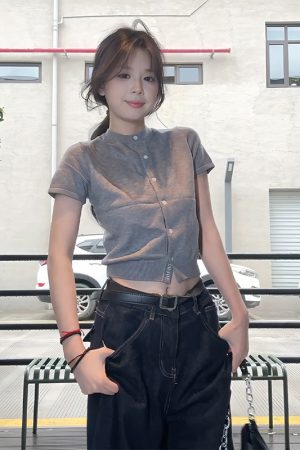 American Retro Knitted Cardigan for Women - Gray Short-Sleeve Slim Fit T-Shirt, Casual Summer Style Top