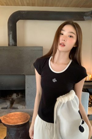 American Retro Letter Embroidery Color-Blocking U-Neck Short Sleeve T-Shirt for Women - Summer Slim Fit 90s Style Top