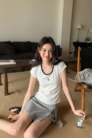 American Retro Letter Embroidery Color-Blocking U-Neck Short Sleeve T-Shirt for Women - Summer Slim Fit 90s Style Top