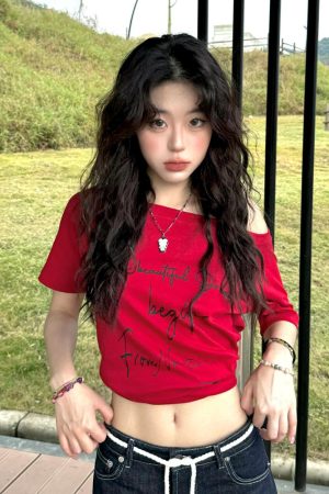 American Retro Off-Shoulder Short-Sleeve Women's Summer Letter Print Red T-Shirt - Trendy Loose Slim Fit Top for Y2K Style