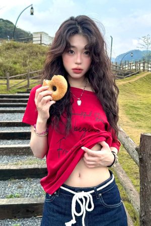 American Retro Off-Shoulder Short-Sleeve Women's Summer Letter Print Red T-Shirt - Trendy Loose Slim Fit Top for Y2K Style