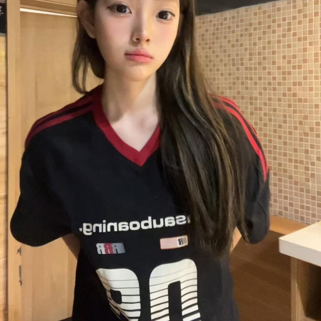 American Retro Oversized V-Neck Short Sleeve T-Shirt for Women - Three-Stripe Color-Blocked Summer High Street Style American Retro Oversized V-Neck Short Sleeve T-Shirt for Women - Three-Stripe Color-Blocked Summer High Street Style