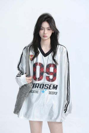 American Retro Oversized White Long Sleeve T-Shirt for Women - Cozy Polo Jersey Sweatshirt with Mountain Quote for Autumn Fashion