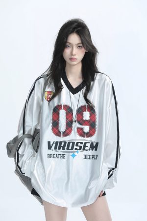 American Retro Oversized White Long Sleeve T-Shirt for Women - Cozy Polo Jersey Sweatshirt with Mountain Quote for Autumn Fashion