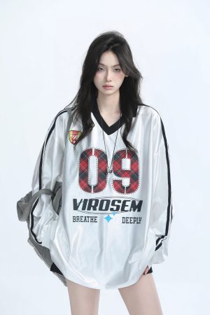 American Retro Oversized White Long Sleeve T-Shirt for Women - Cozy Polo Jersey Sweatshirt with Mountain Quote for Autumn Fashion