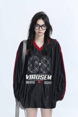 American Retro Oversized White Long Sleeve T-Shirt for Women - Cozy Polo Jersey Sweatshirt with Mountain Quote for Autumn Fashion