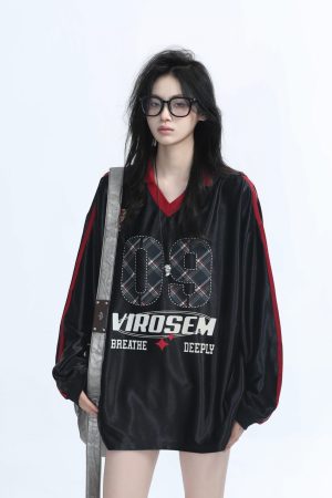 American Retro Oversized White Long Sleeve T-Shirt for Women - Cozy Polo Jersey Sweatshirt with Mountain Quote for Autumn Fashion