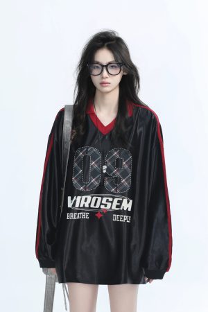 American Retro Oversized White Long Sleeve T-Shirt for Women - Cozy Polo Jersey Sweatshirt with Mountain Quote for Autumn Fashion