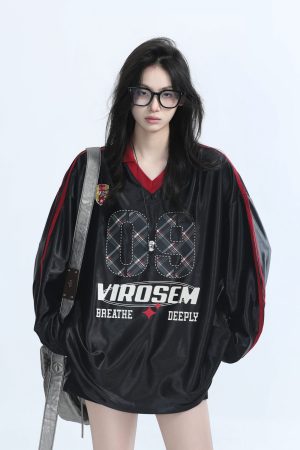 American Retro Oversized White Long Sleeve T-Shirt for Women - Cozy Polo Jersey Sweatshirt with Mountain Quote for Autumn Fashion