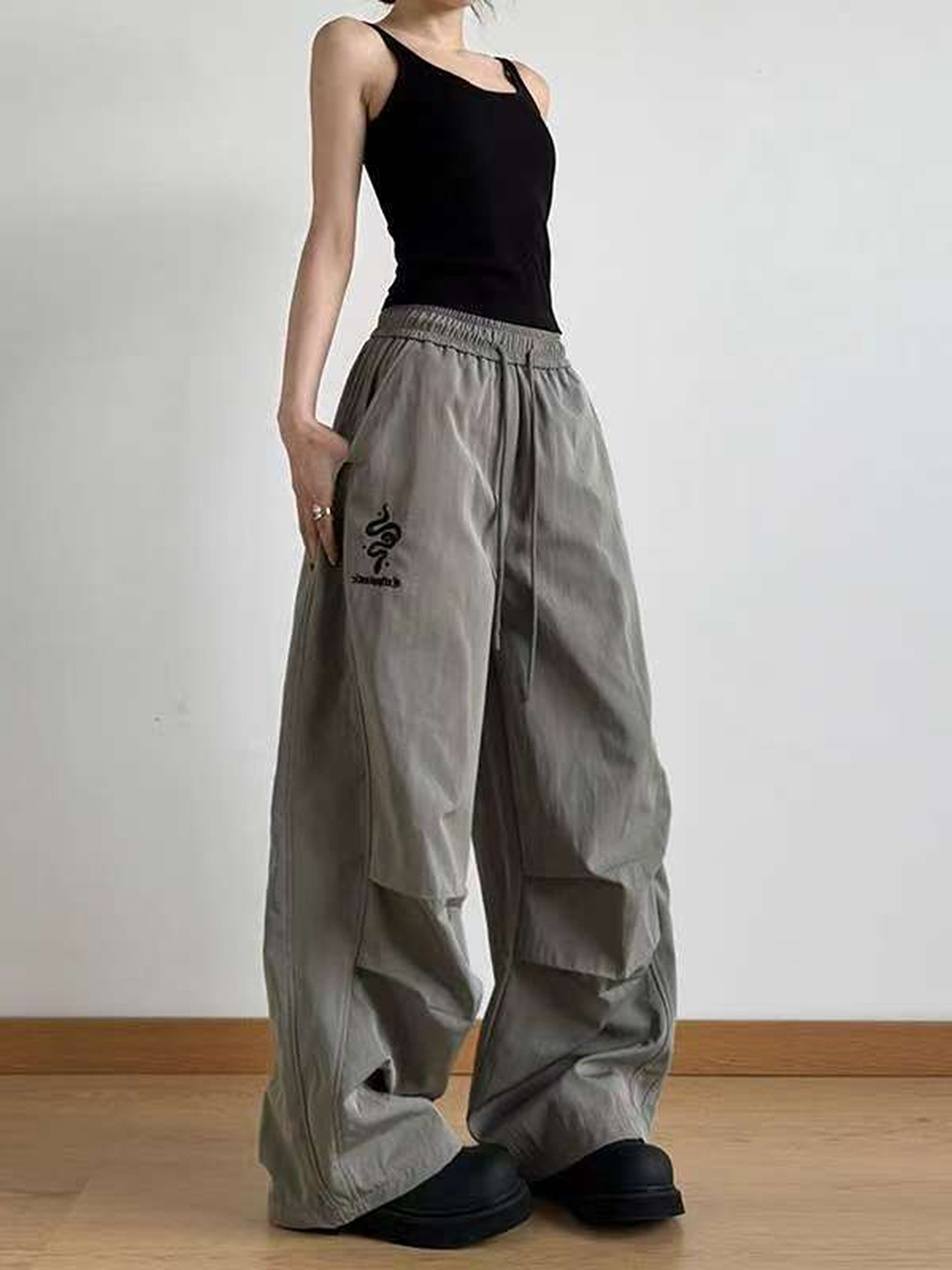 American Retro Parachute Cargo Pants for Women - Loose Wide-Leg Casual Jazz Dance Sports Pants, Y2K Inspired Fashion American Retro Parachute Cargo Pants for Women - Loose Wide-Leg Casual Jazz Dance Sports Pants, Y2K Inspired Fashion