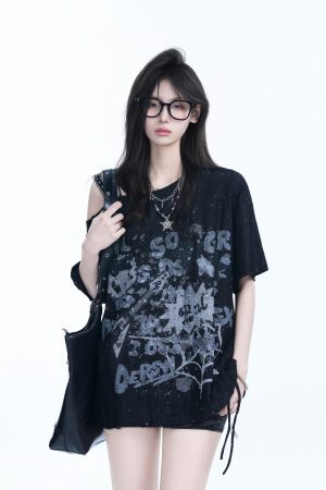 American Retro Sit and Eat Graffiti Off-Shoulder Short Sleeve T-Shirt for Women, Loose Fit, INS Style, Y2K Aesthetic