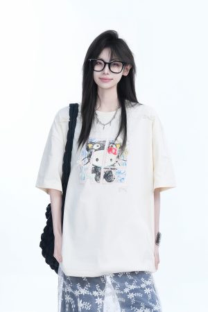 American Retro Style Black Short-Sleeve T-Shirt for Women with Kitty Cat Graffiti, Loose Round Neck, Y2K Vibe, Casual Fashion Top