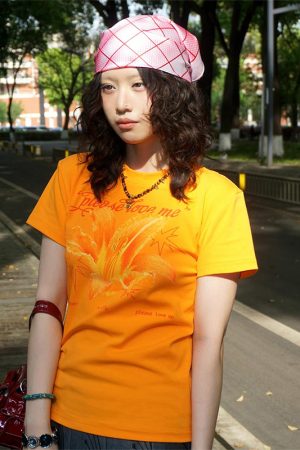 American Retro Summer Lily Print T-Shirt for Women, Round Neck, Short Sleeves, Slim Fit, 90s Inspired Orange Top