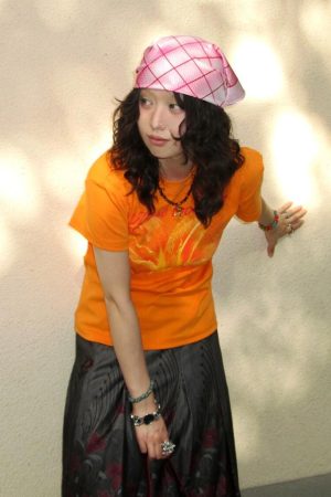 American Retro Summer Lily Print T-Shirt for Women, Round Neck, Short Sleeves, Slim Fit, 90s Inspired Orange Top