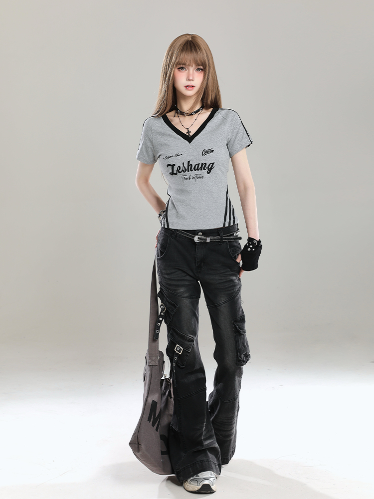 American Retro V-Neck Short Sleeve T-Shirt for Women - Summer Slim Fit Top, Unique Design, Trendy Spicy Girl Style American Retro V-Neck Short Sleeve T-Shirt for Women - Summer Slim Fit Top, Unique Design, Trendy Spicy Girl Style