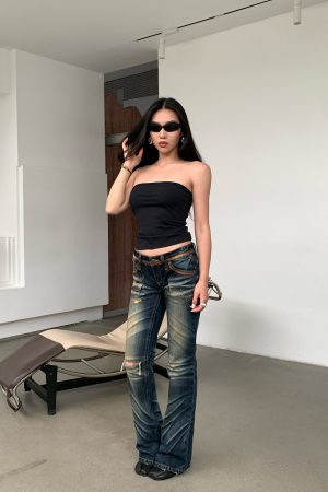 Anti-Industrialization Low-Rise Jeans with Bombing Leg Shape for a Unique Cowboy Heavy Industry Look