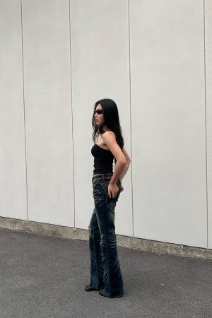 Anti-Industrialization Low-Rise Jeans with Bombing Leg Shape for a Unique Cowboy Heavy Industry Look